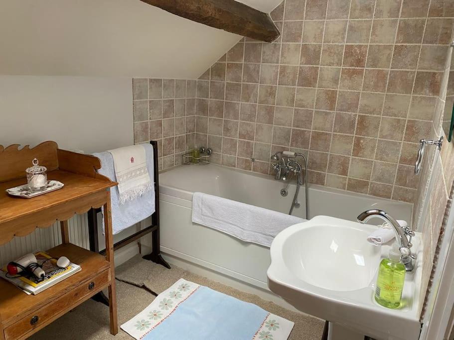 Cottage Barn Conversion On Working Farm Worcester Ngoại thất bức ảnh